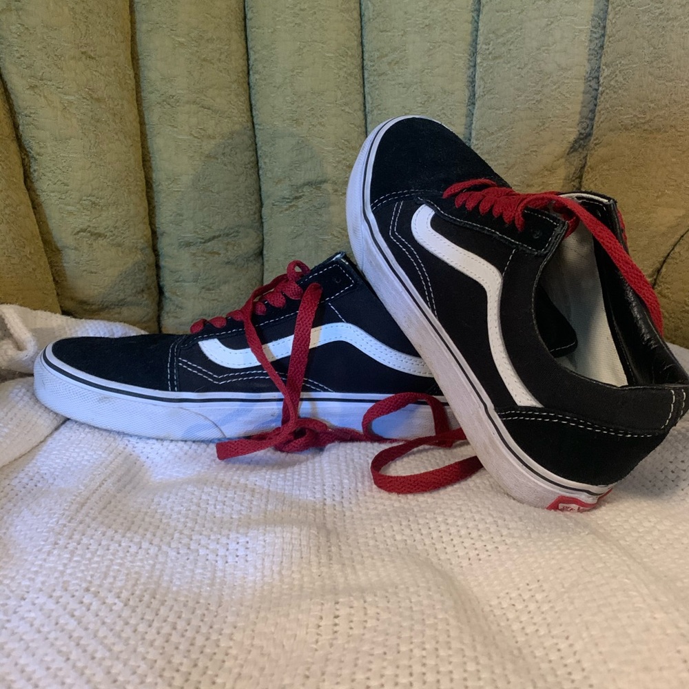 Black low top vans with red laces